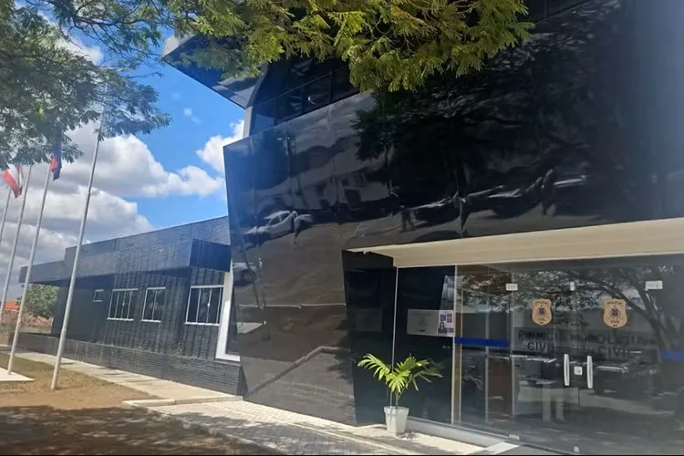 Mulher é feita refém e baleada após se recusar a reatar relacionamento em Itapetinga