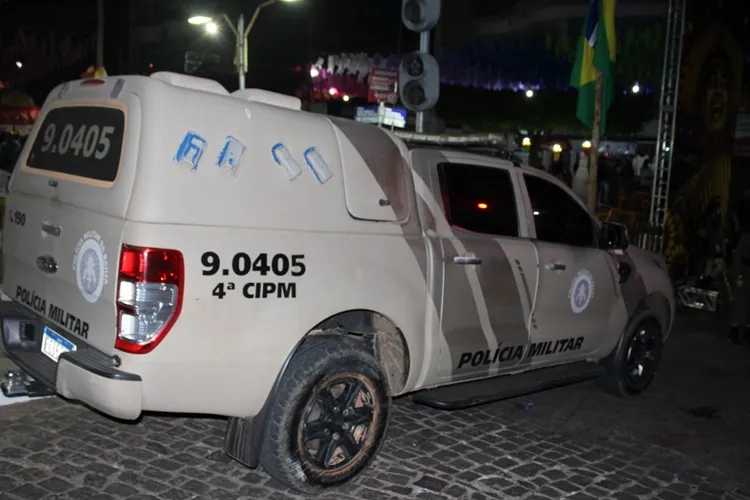 Homem quebra casa, agride companheira, tenta fugir e acaba preso em Macaúbas