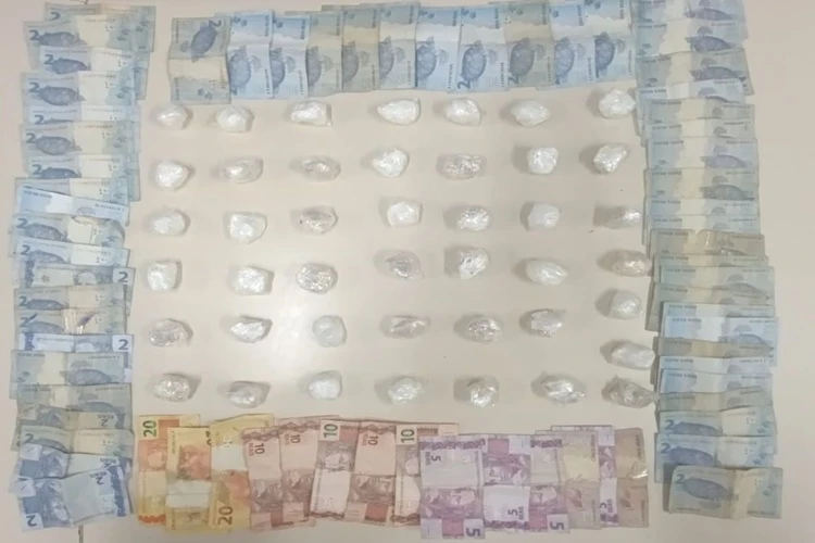 PM apreende drogas após perseguição contra o tráfico de drogas em Guanambi