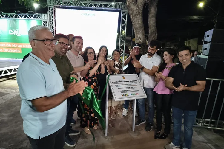 Prefeito entrega avenida aguardada há 20 anos e anuncia nova praça em Brumado