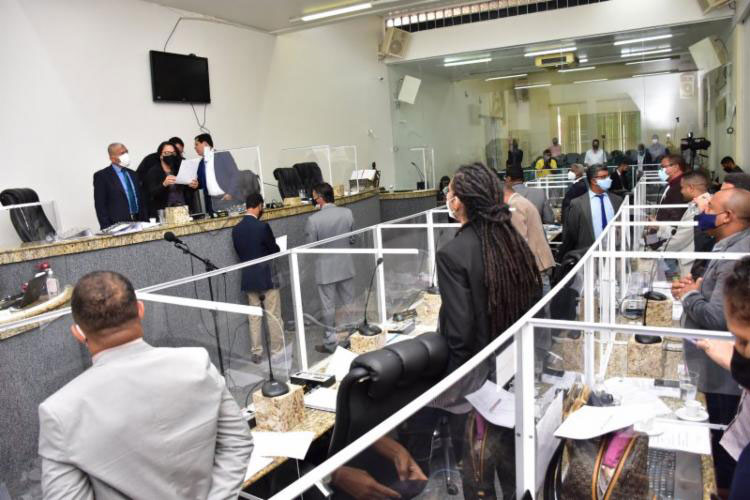 Câmara de Feira de Santana aprova multa para quem não usar máscara em espaços públicos
