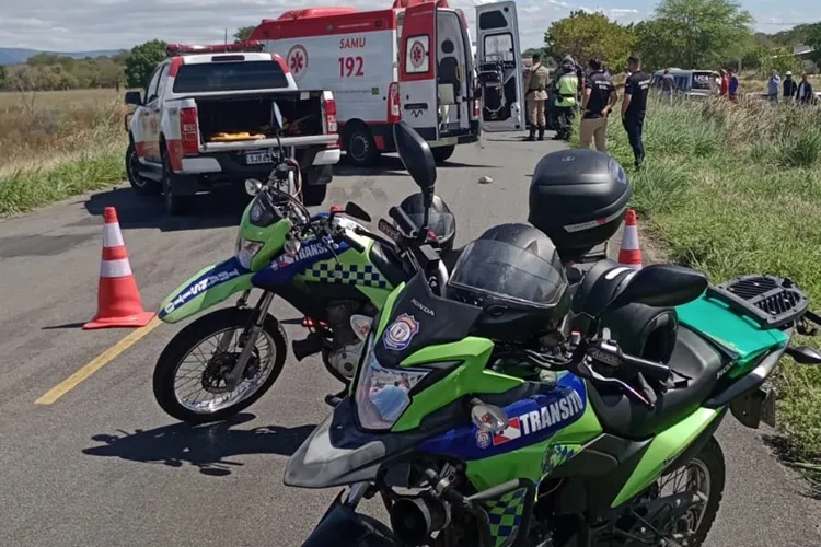 Colisão entre dois carros mata cinco pessoas na BR-030 em Guanambi
