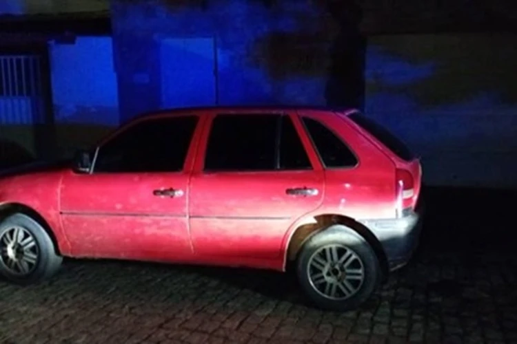 Veículo irregular é apreendido após bloquear garagem em Guanambi