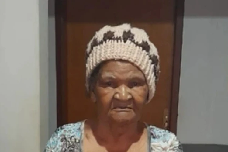 Após décadas de separação, idosa faz contato com familiares em Macaúbas