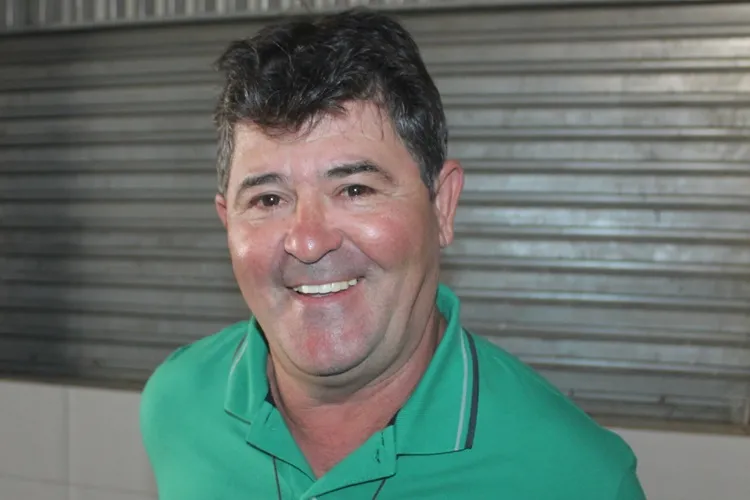 Macaúbas: Prefeito vai à reeleição em duas rodas, 'não abandono minhas origens'