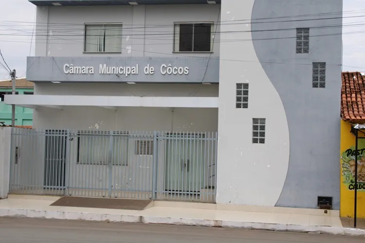 TCM suspende contrato da Câmara de Cocos com empresa de irmão de vereador