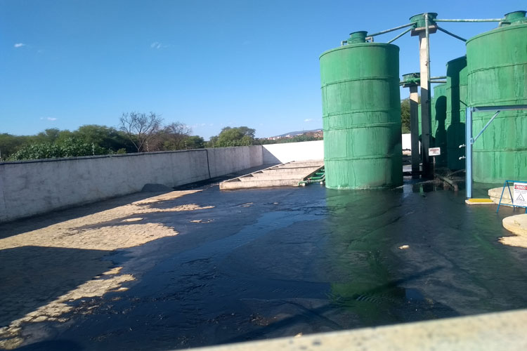 Brumado: Caixa de estação de tratamento estoura e esgoto corre a céu aberto no São Jorge
