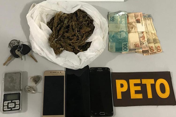 PM localiza homens com drogas dentro de veículo na cidade de Livramento de Nossa Senhora