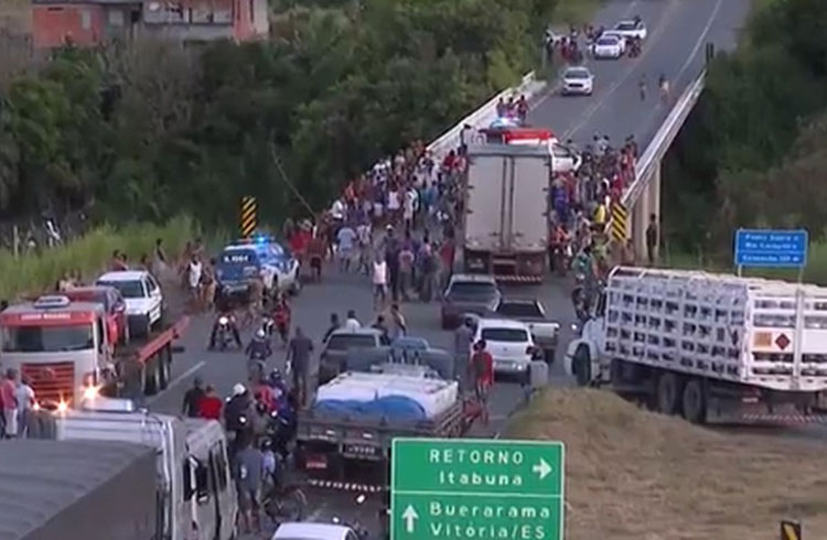 Itabuna: Adolescente morre e outros dois ficam feridos após caminhão bater em bicicleta na BR-101