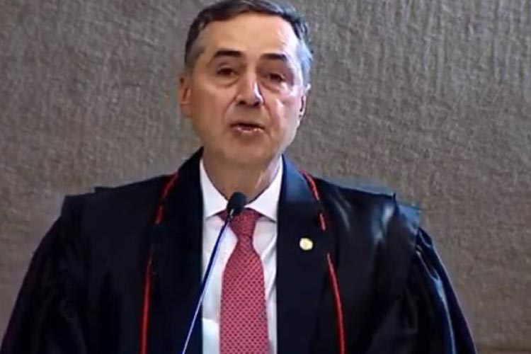 Ministro Luís Roberto Barroso assume TSE e descarta adiar eleição para 2022
