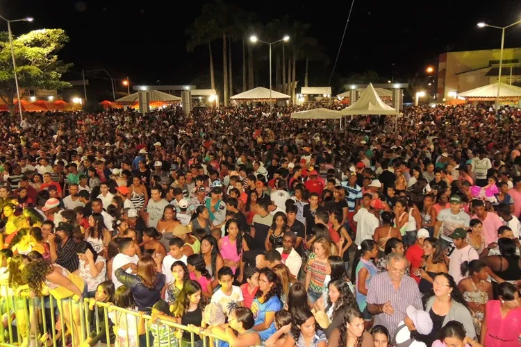 Fábio de Melo ou Alessandro Campos e Cassiane podem ser atrações no aniversário de Brumado