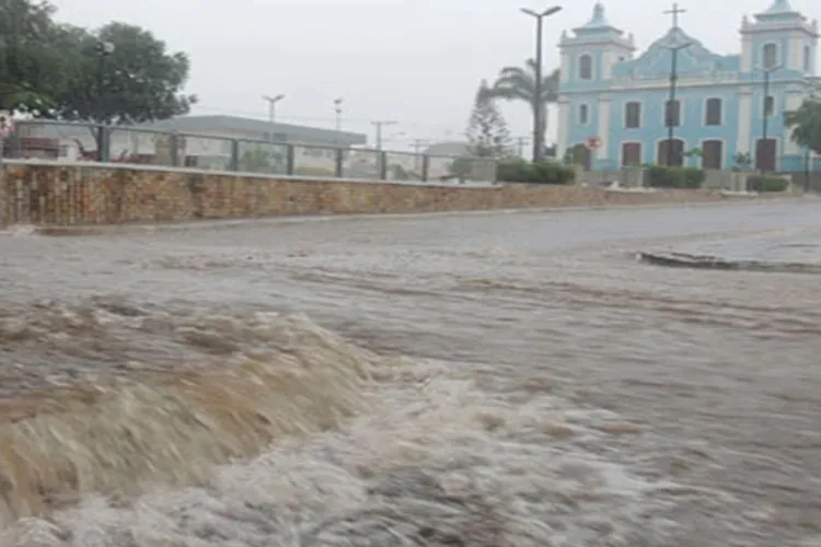 Brumado, Caetité, Guanambi, Livramento de Nossa Senhora e Macaúbas sob alerta de chuvas intensas