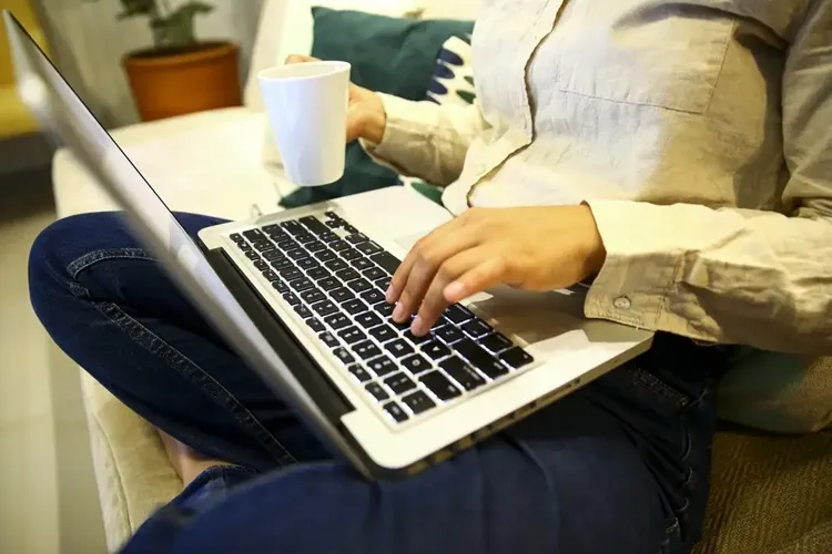 Sete em cada dez brasileiros temem comprar remédios pela internet