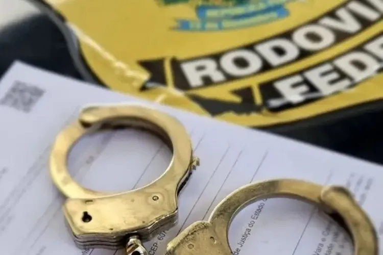 PRF prende suspeito por tráfico de drogas na BR-116 em Jequié