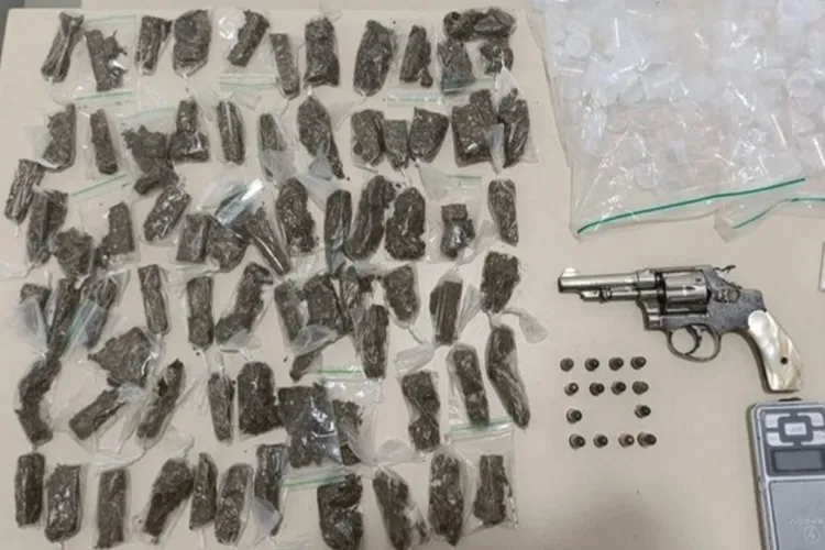 78ª CIPM localiza arma e drogas durante patrulhamento em Vitória da Conquista