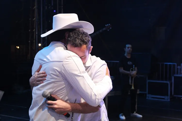 Prefeito e Padres celebram implantação do Dia da Tradição Católica em Brumado