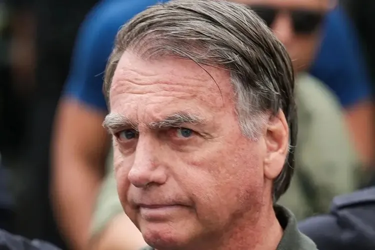 Alexandre de Moraes mantém Jair Bolsonaro em prisão domiciliar