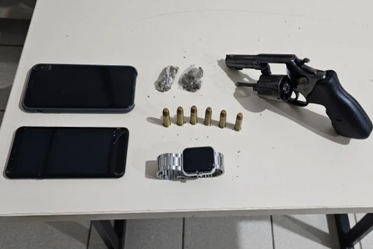 Três são presos por porte ilegal de arma de fogo e posse de armas em Vitória da Conquista