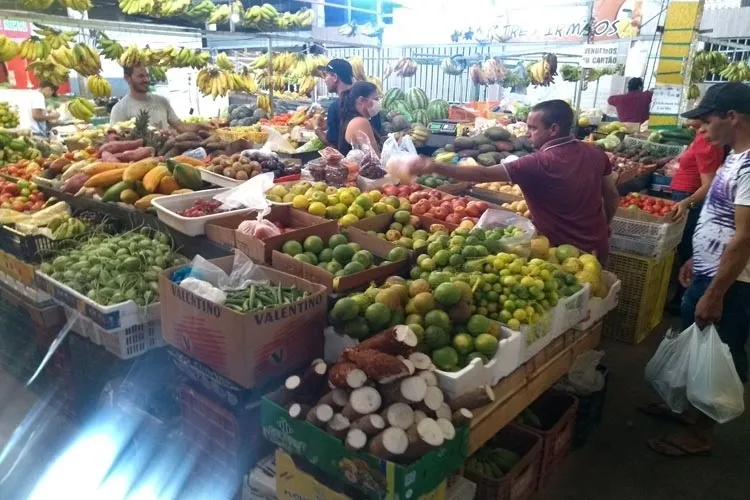 Feira Livre tem horário de funcionamento alterado devido ao feriado do Dia do Trabalho