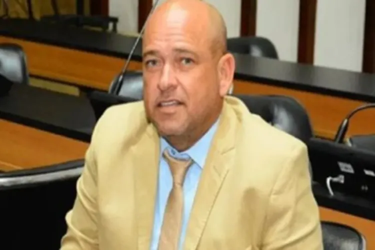 Deputado Binho Galinha se entrega ao MP-BA após dois dias foragido