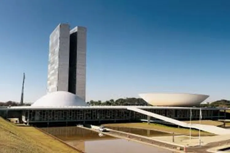 Davi Alcolumbre envia PEC do fim da escala 6x1 para CCJ