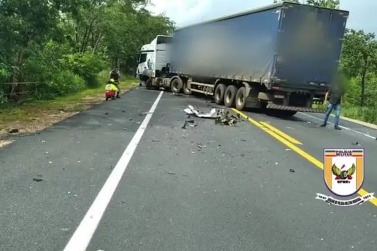 Quatro pessoas de Lagoa Real morrem após batida frontal entre carro e carreta na BR-135