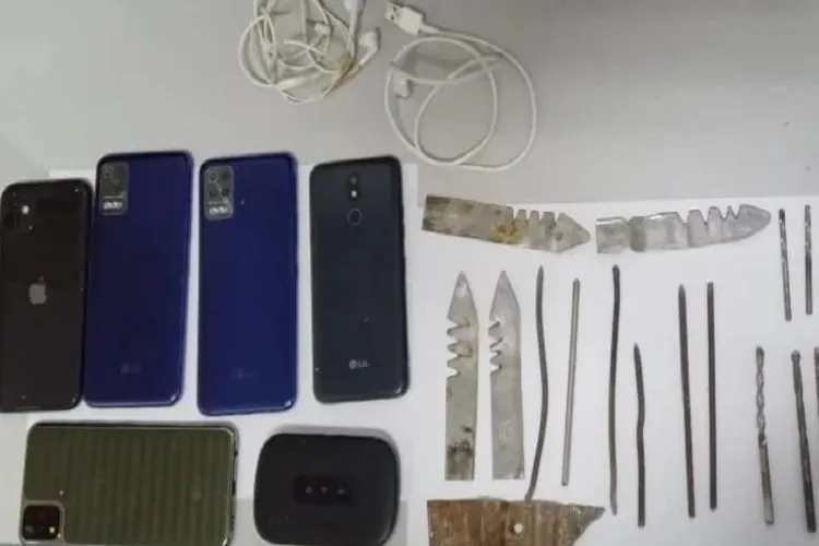 Cipe Sudoeste apreende objetos perfurocortantes e celulares em presídio de Conquista