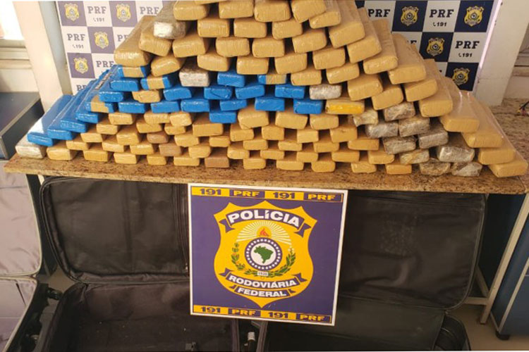 Vitória da Conquista: PRF prende duas mulheres com quase 100 kg de drogas