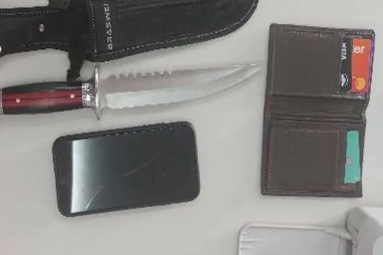 Jovem de 18 anos se tranca em comércio para fugir de ex-namorado armado em Guanambi