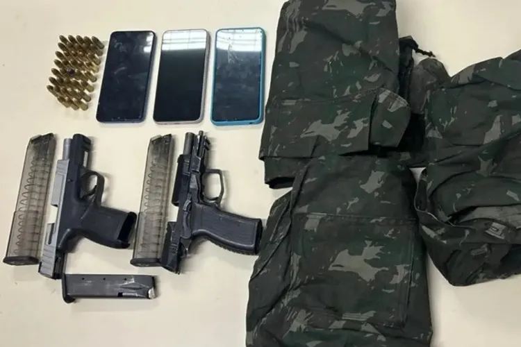 Dupla com mandado de prisão em aberto é detida em Jequié