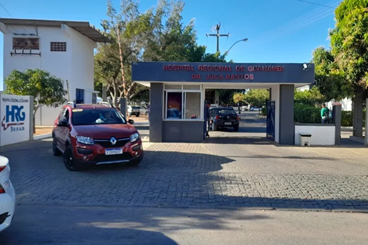 Homem foge após ferir ex-mulher e atual parceiro a facadas em Guanambi