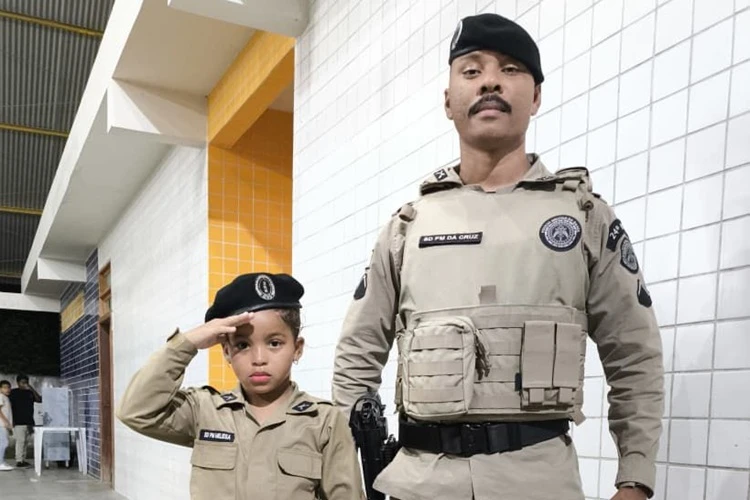 PM surpreende estudante e participa de aniversário em Contendas do Sincorá