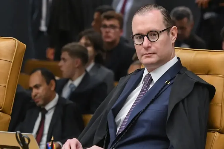 Cristiano Zanin nega pedido para determinar criação da CPI do Banco Master