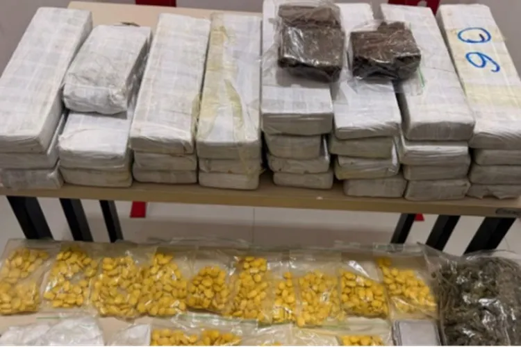 Mulher tenta se livrar de sacola e acaba presa com 21 kg de maconha em Vitória da Conquista