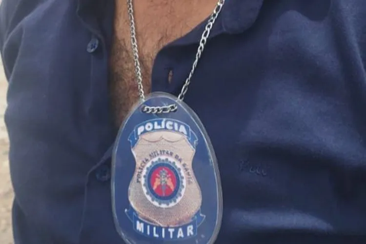 Aracatu: Jovem é preso após se passar por policial e assaltar passageira em ônibus