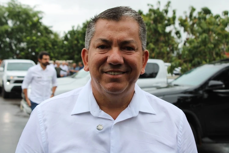 Prefeito de Tanhaçu anuncia projeto para 100% das escolas em tempo integral