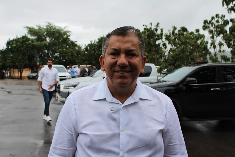 Prefeito de Tanhaçu anuncia projeto para 100% das escolas em tempo integral