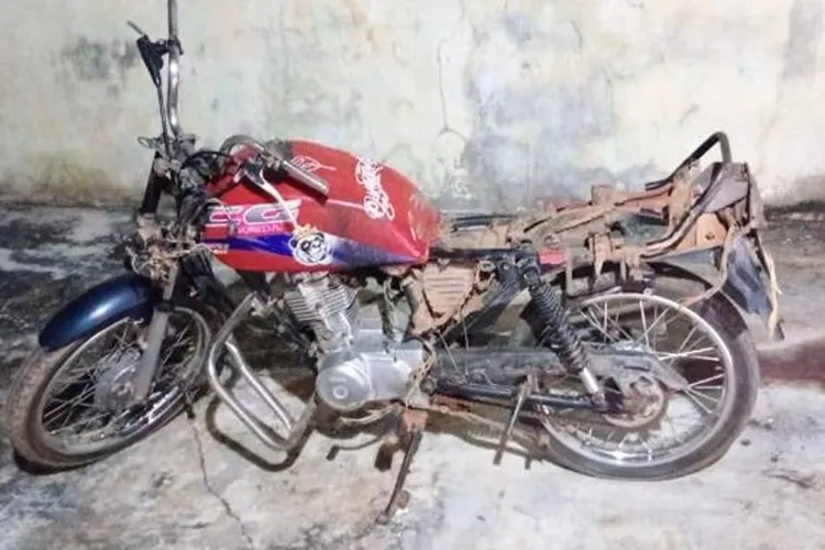 17º BPM apreende arma de fogo, prende agressor e localiza moto abandonada