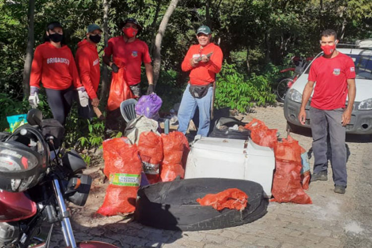 Grupo promove ação ambiental no Balneário de Livramento de Nossa Senhora