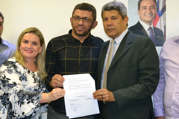 Iuiu: Ivana Bastos solicita demandas e prefeito assina convênio de limpeza de aguadas