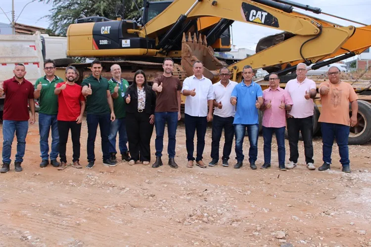 Brumado: Com investimento de R$ 2 milhões, município inicia limpeza de aguadas 