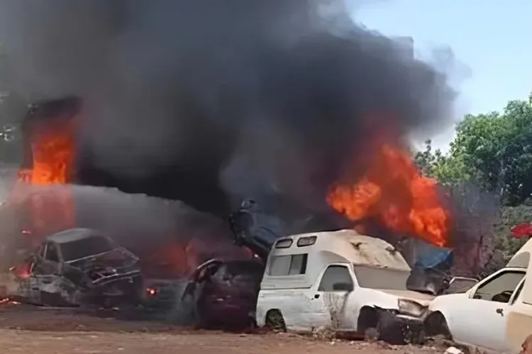 Incêndio destrói veículos na garagem da prefeitura de Livramento de Nossa Senhora