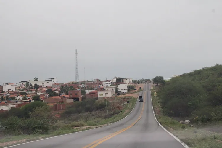 Homem é preso após espancar o próprio pai de 77 anos em distrito de Tanhaçu