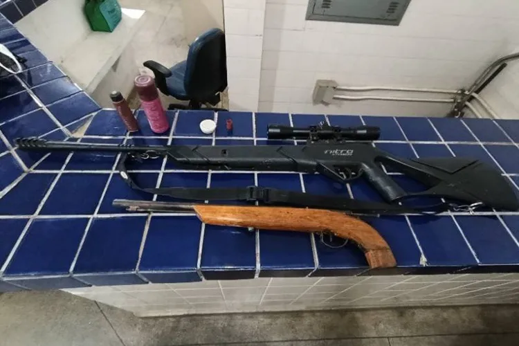 Na zona rural de Brumado, homem é detido por violência doméstica e posse de armas