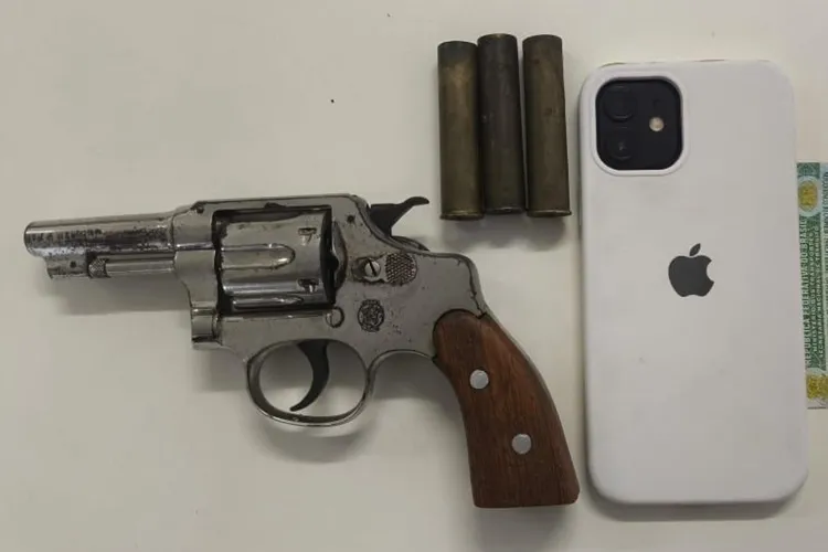 Caetité: PM flagra jovem realizando direção perigosa e apreende arma de fogo