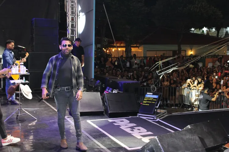 Mais de 30 mil pessoas cantam com Pablo no aniversário de 148 anos de Brumado