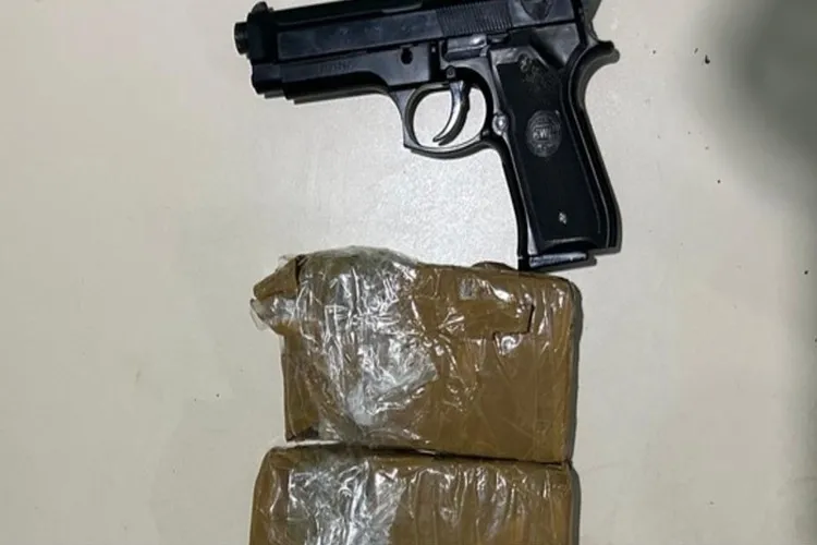 80ª CIPM apreende 3,4 kg de maconha e simulacro em Cândido Sales