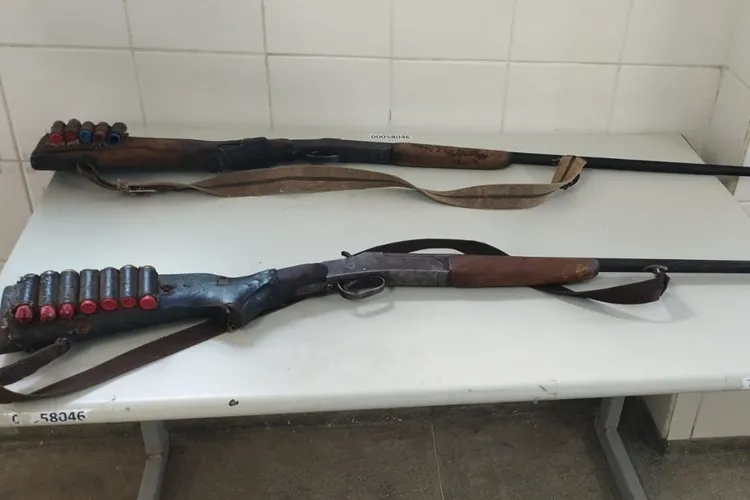 Caculé: Suspeitos são flagrados com armas e munições em veículo