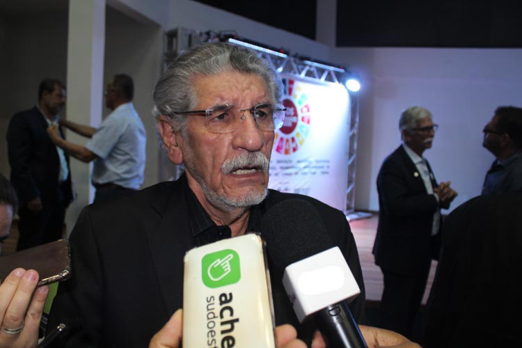 Prefeito de Conquista concede benefício a profissionais que estão no atendimento de Covid-19