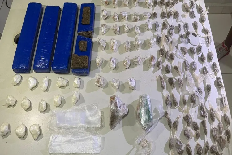 38ª CIPM intercepta transporte de 5 kg drogas dentro de sacola em Bom Jesus da Lapa